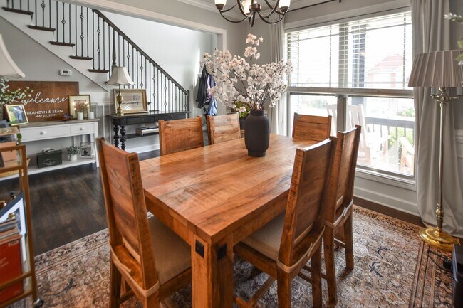 Building Photo - Pet Friendly Four Bedroom!