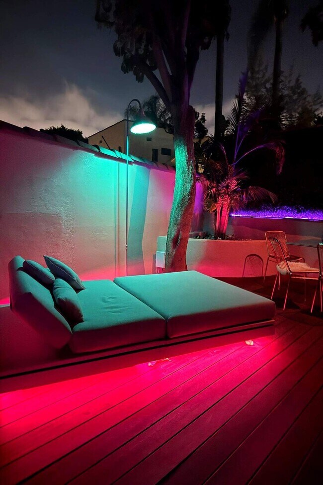 Building Photo - 2066 Glencoe Way