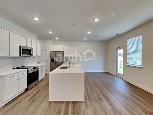 Building Photo - 1031 Highland Walk