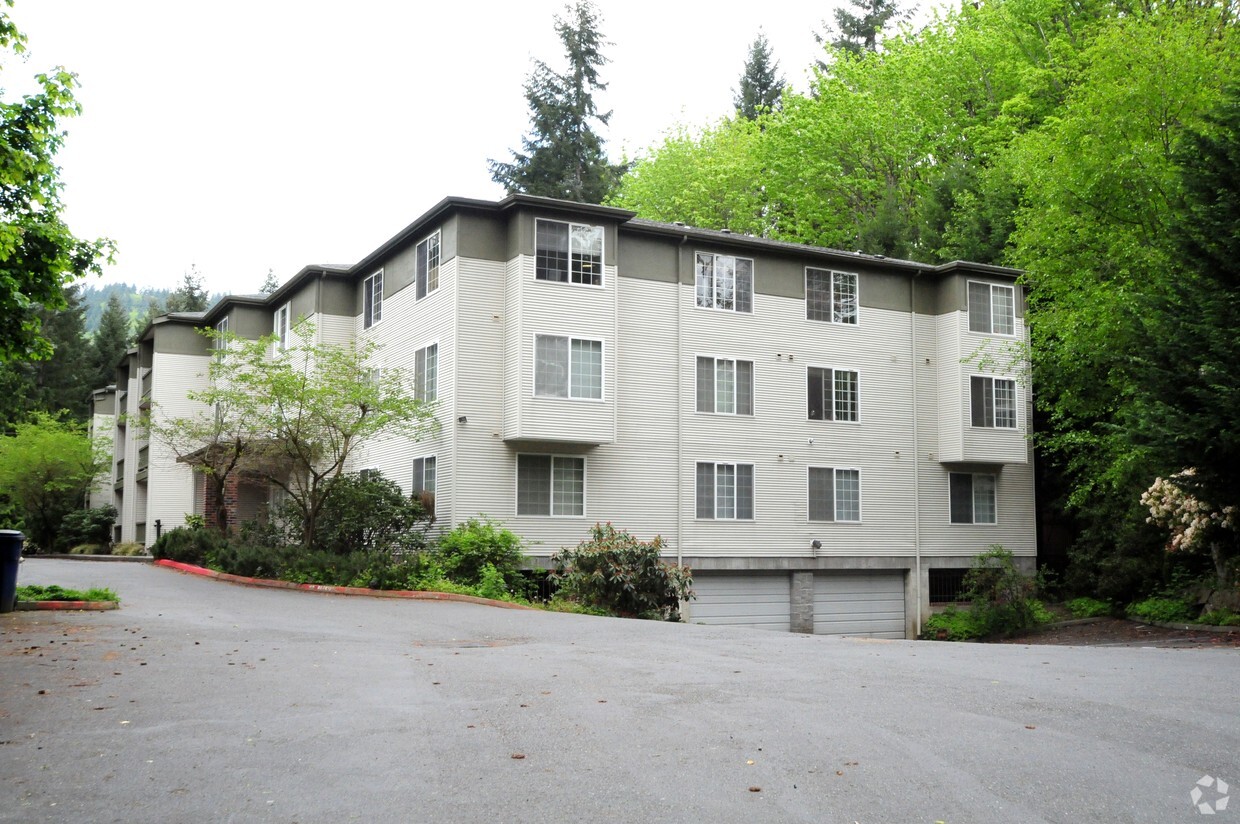 Building Photo - Hampstead Apartments