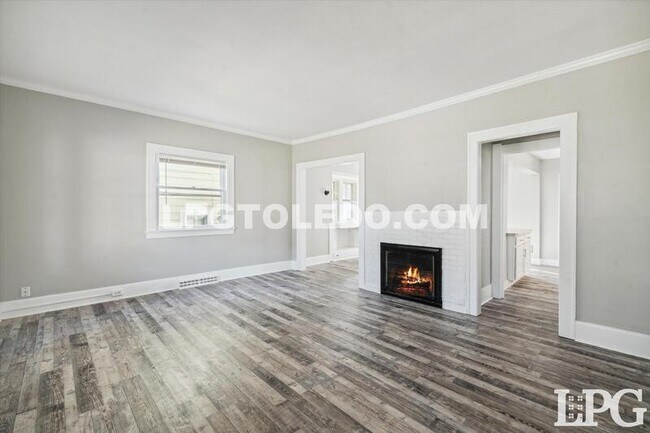 Building Photo - 4117 Thornton Ave