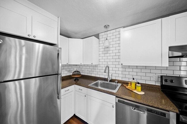 Building Photo - 80 Fountain Ln