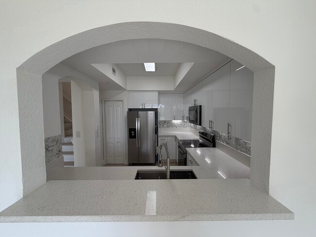 Foto del edificio - 8814 W Flagler St