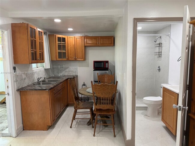 Foto del edificio - 7511 Farragut St