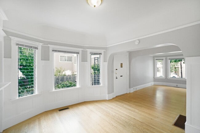 Building Photo - 2841 Washington Street - 3 bedroom | 1 bat...