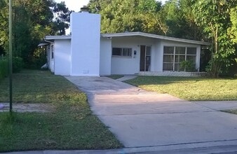 Building Photo - 615 18th St