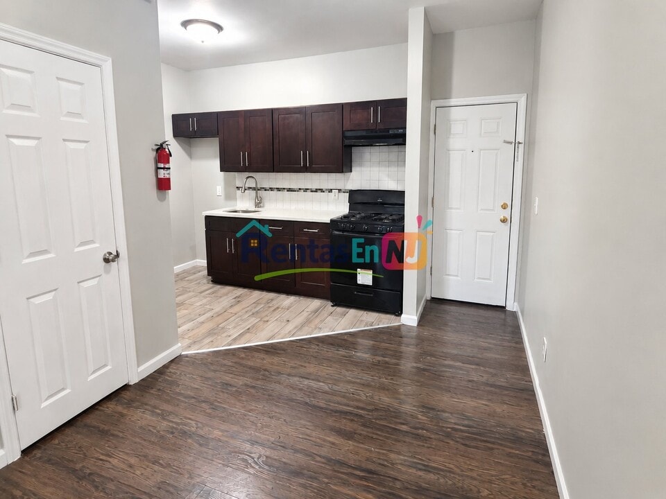 812 Clinton Ave #4 — photo 6 of 6
