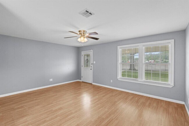 Foto del edificio - 112 Briarwood Ct