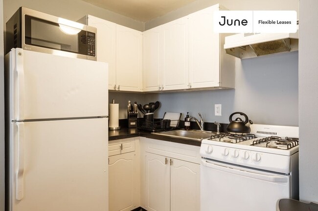 Building Photo - 305 East 95th Street