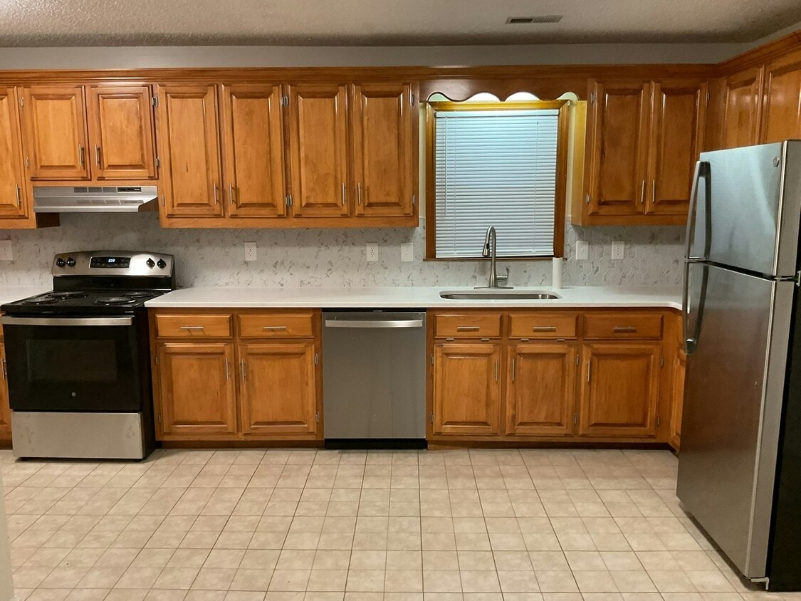 Primary Photo - 175 Ridgewood Dr