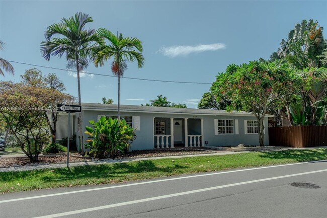 Foto del edificio - 729 NE 2nd Ct