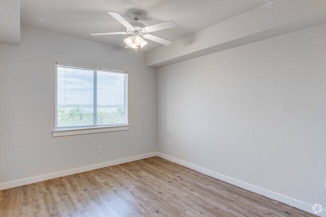 3 habitaciones, 2 baños - 1334 pies cuadrados - Dormitorio - The Quarry