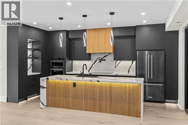 Photo du bâtiment - 21 Clare Ave