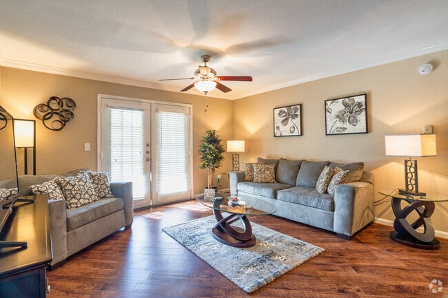 Building Photo - Kingsgate Apartments