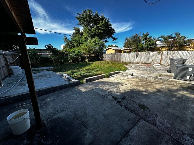 Foto del edificio - 559 Dogwood Rd