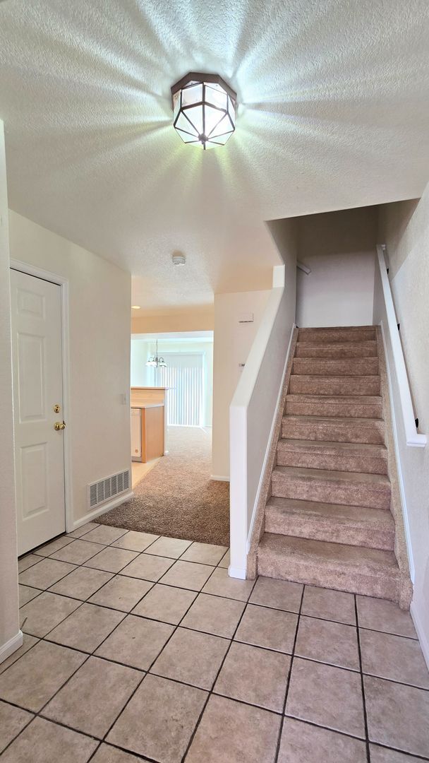 Building Photo - 5631 Sunshade Point