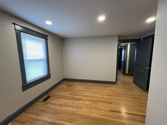 Building Photo - Lascassas Pike