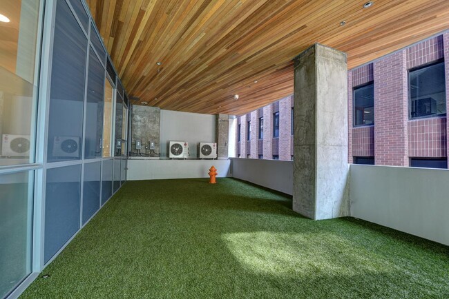 Building Photo - 121 Stewart St