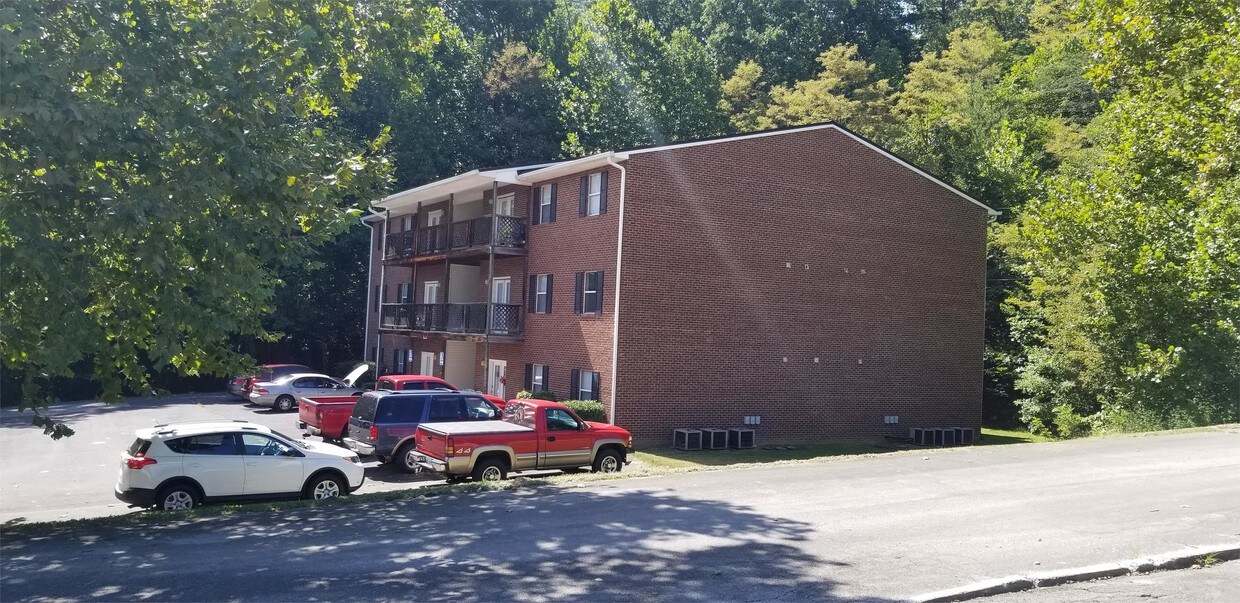 Building Photo - 305 Farside Dr