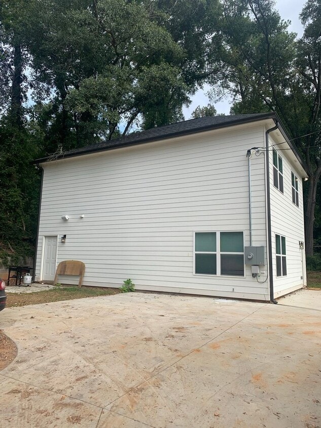 Primary Photo - Four Bedroom Near Downtown Available for P...