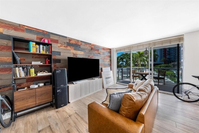 Building Photo - 1541 Brickell Ave