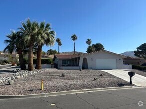 Building Photo - 64610 Pinehurst Cir