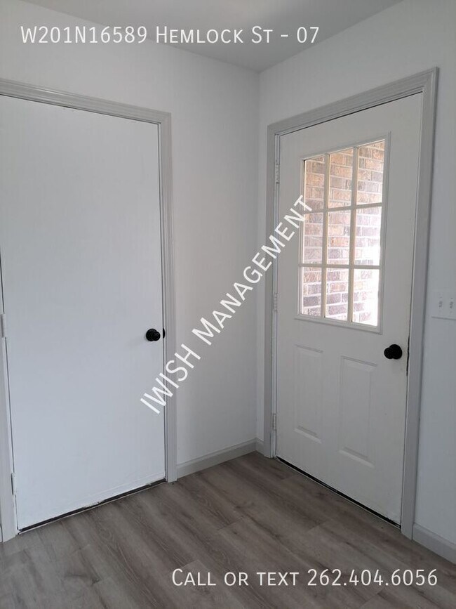 Foto del edificio - W201N16589 Hemlock St