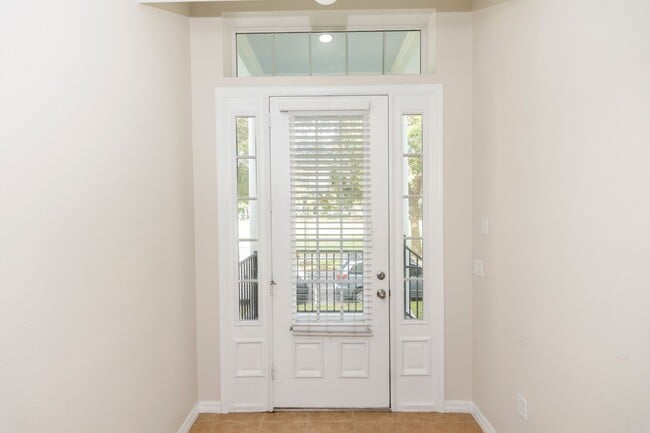 Foto del edificio - 3-story, 3/3.5, updated, townhome in the h...