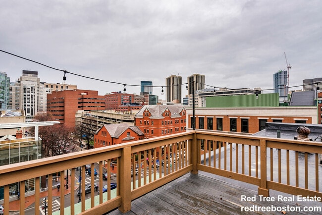 Building Photo - 5 Grove St