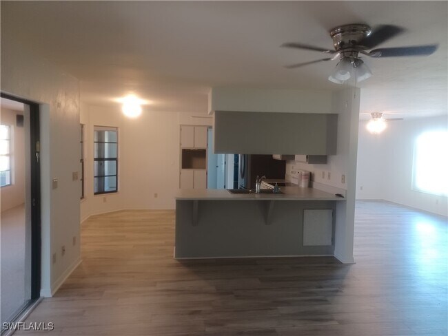 Foto del edificio - 2227 SE 26th St