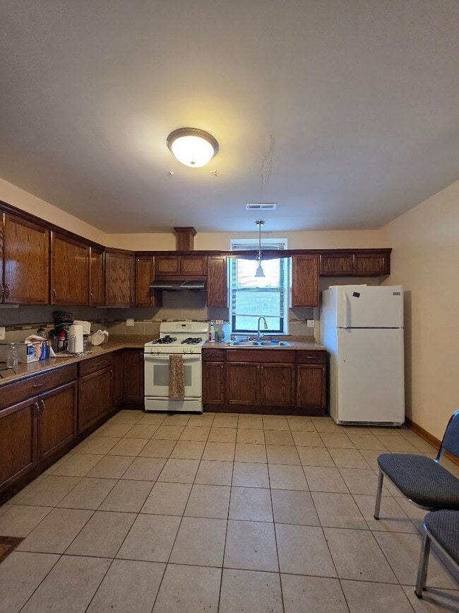 Foto del edificio - 2843 S Archer Ave