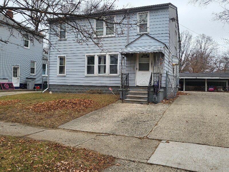 Primary Photo - 577 E Mapledale Ave