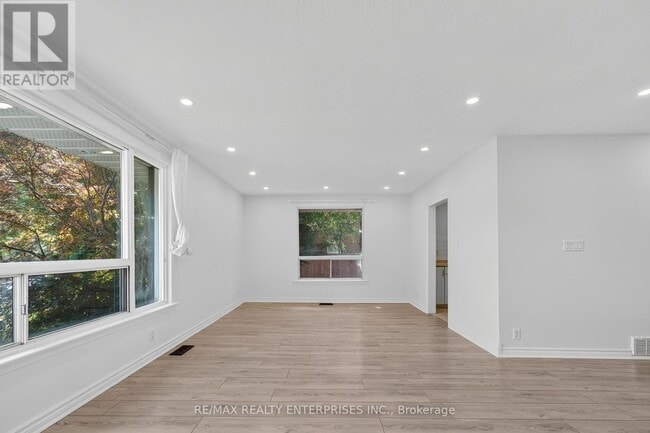 Building Photo - 16 Warbeck Pl