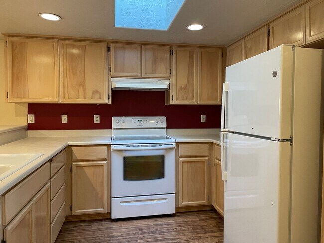 Building Photo - 430 W Crystal Dr