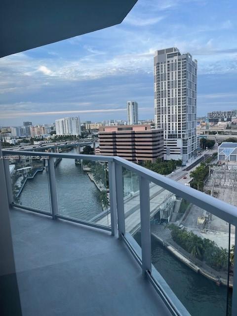Foto del edificio - 185 SW 7th St