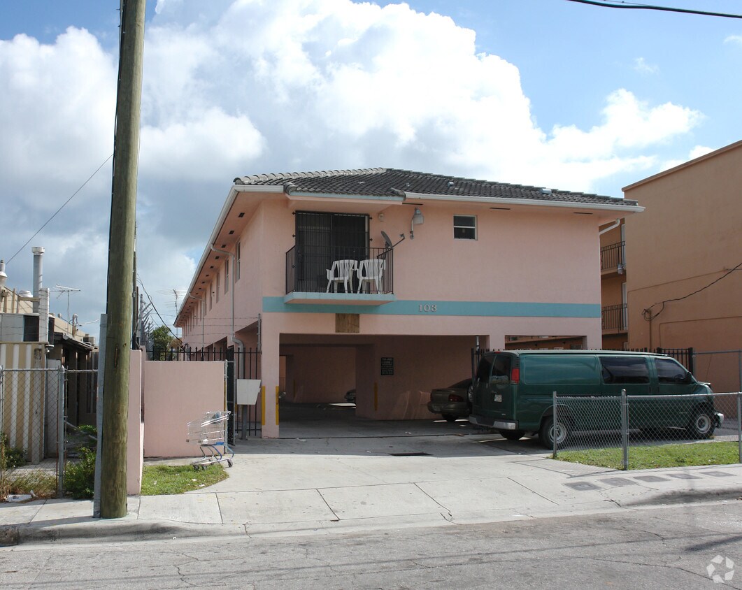 Building Photo - 103 SW 18th Ave