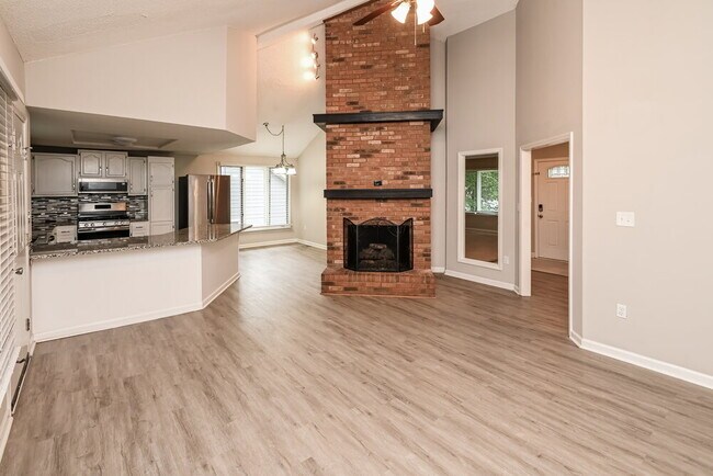 Building Photo - 9905 Holly Tree Dr
