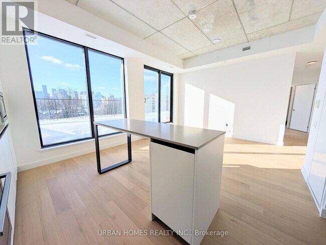 Photo du bâtiment - 1720 Bayview Ave