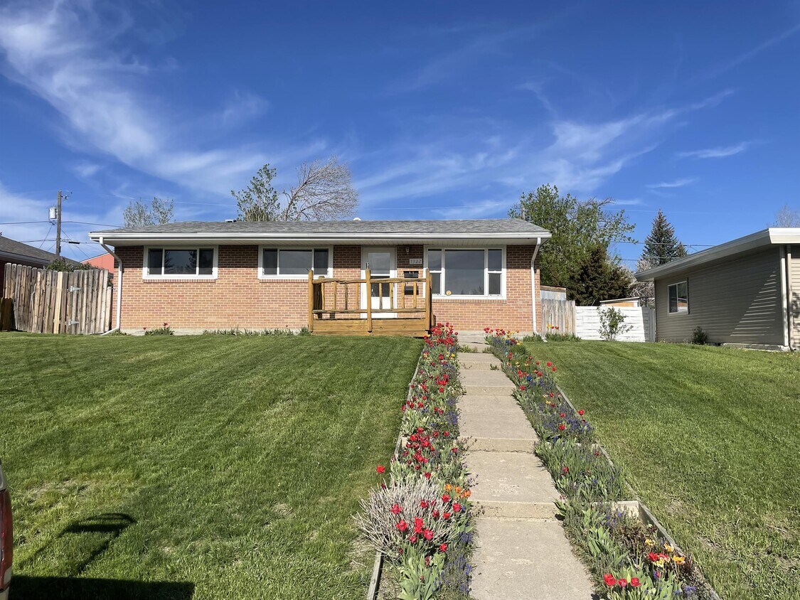 1322 County Rd, Mills, WY 82604 House Rental in Mills, WY