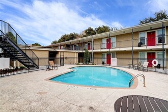 Building Photo - 835 Heights Blvd