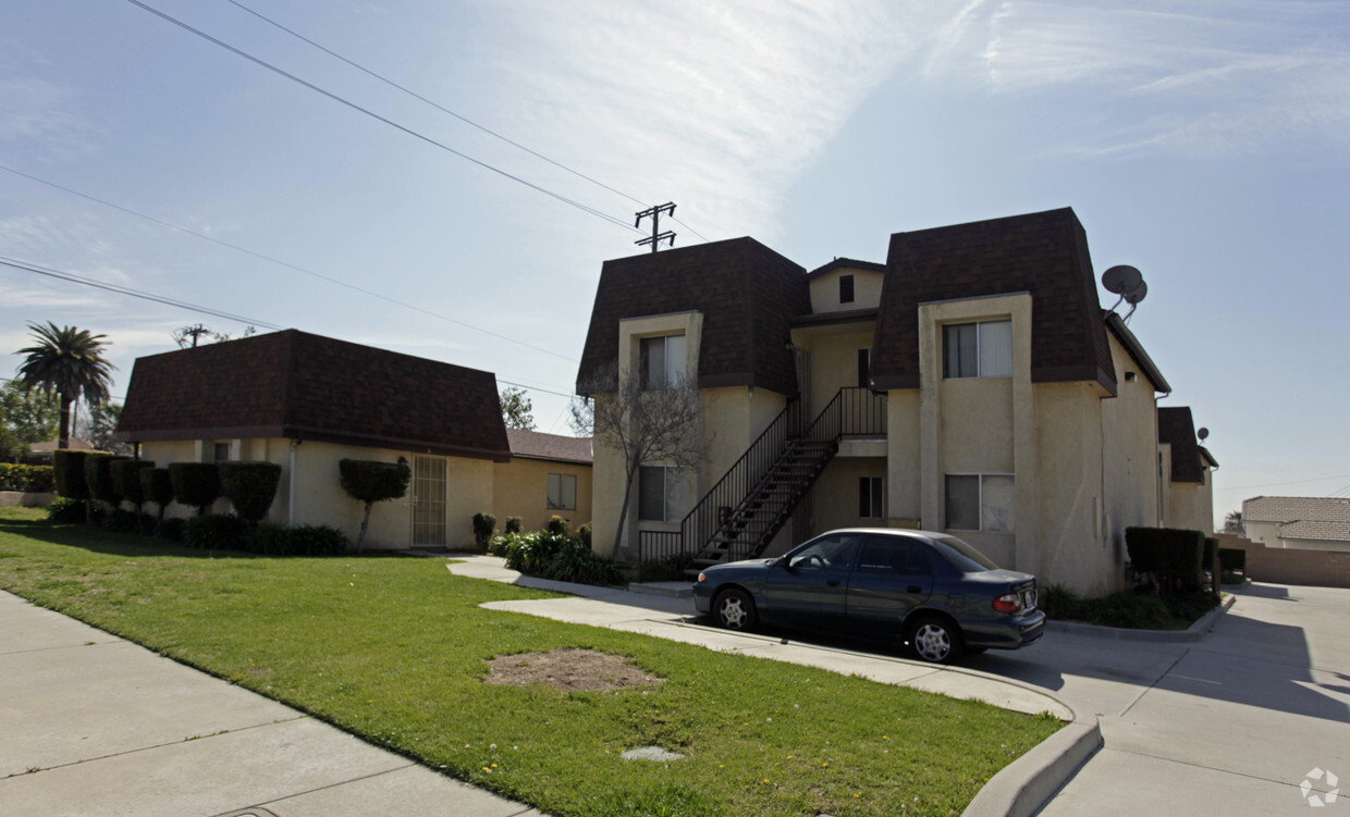 Building Photo - Del Rosa Apartments