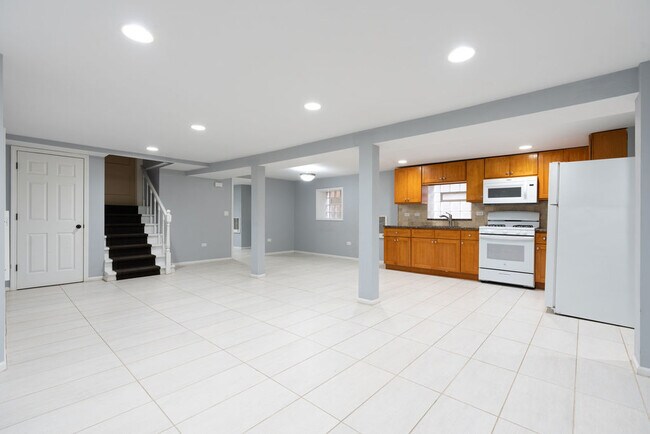 Building Photo - 3309 W Cullom Ave