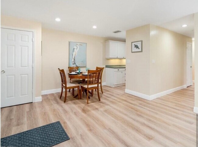 Building Photo - 1595 Curlew Ave