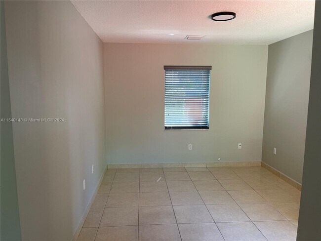 Building Photo - 16925 SW 94th Ct