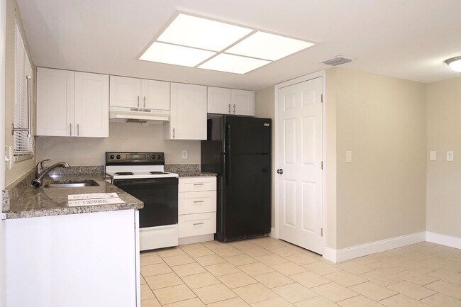 Foto del edificio - 1424 Ridge Lake Ct