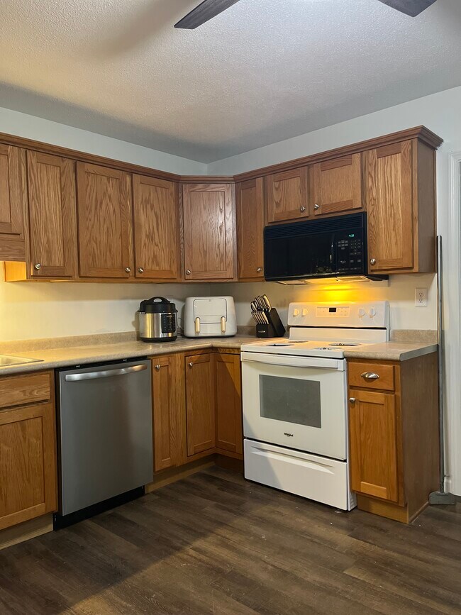 Building Photo - 2300 Brady Ln