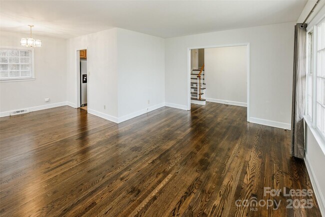 Foto del edificio - 7029 Yorktowne Dr