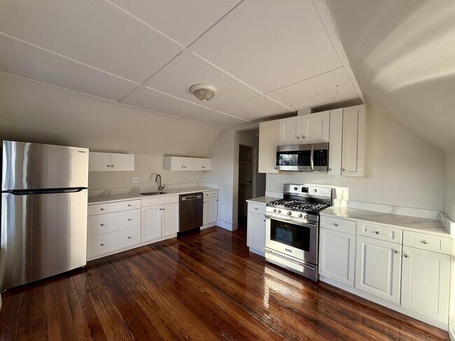 Building Photo - 94 Morrison Ave