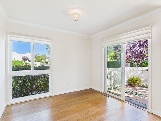 Foto del edificio - Premier Carmel townhome now available for ...