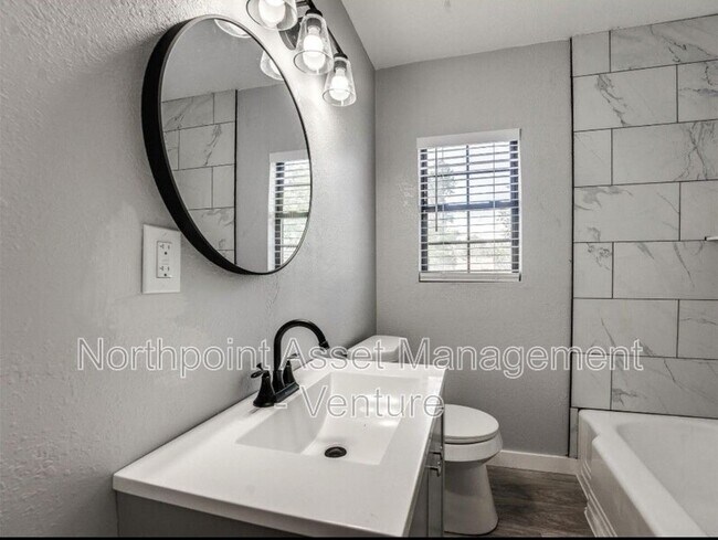 Foto del edificio - 1209 NE 42nd St